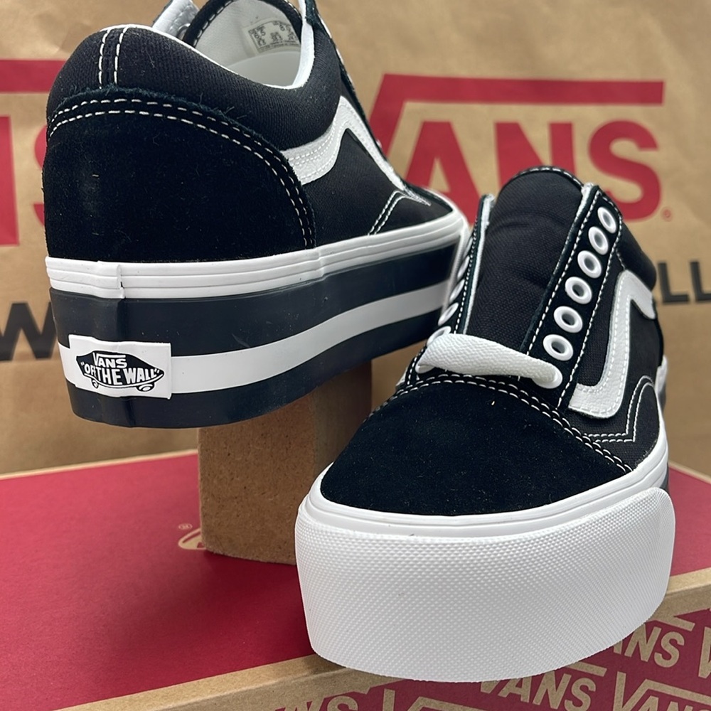 Vans Men’s Platform Sneakers Old Skool Stackform
Smarten Up Black/Wh
VN0009PZBZW - Picture 9 of 16